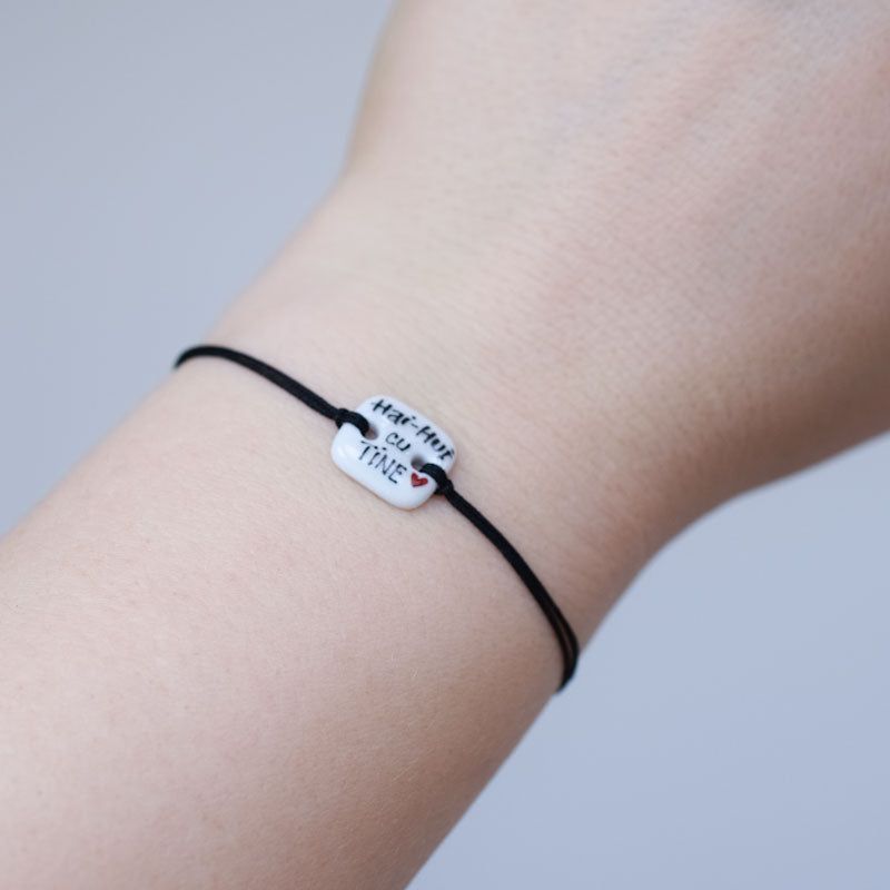 Hai -hui cu tine Porcelain bracelet handmade and hand painted by Vali Bondoc. Bratara din portelan modelata si pictata manual de Vali Bondoc