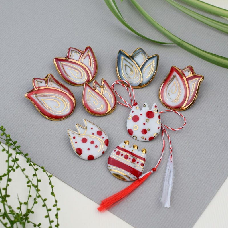 Tulip. Little porcelain brooch modeled and painted by Vali Bondoc