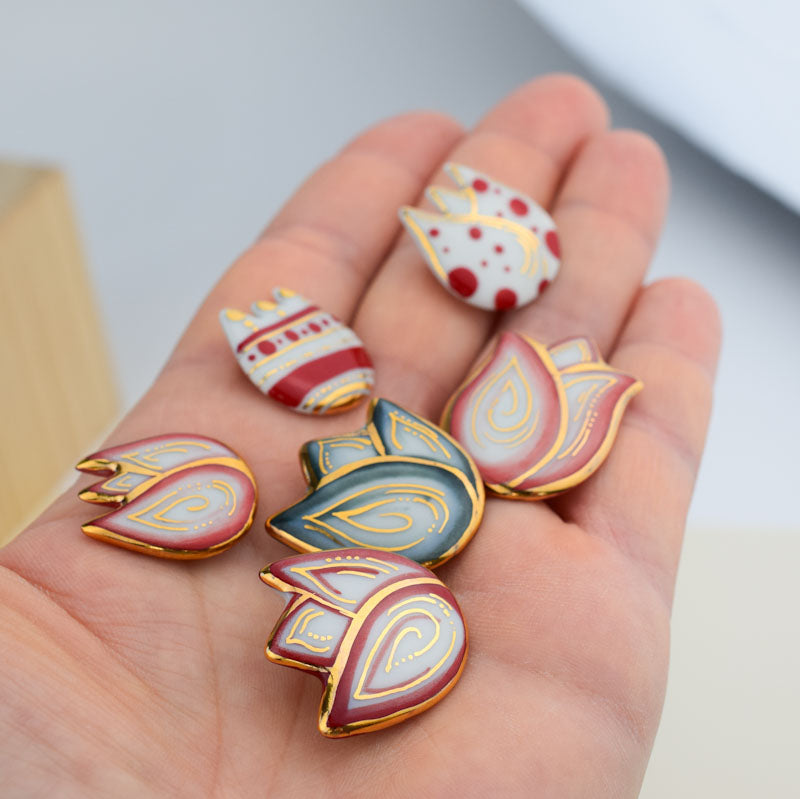 Tulip. Little porcelain brooch modeled and painted by Vali Bondoc