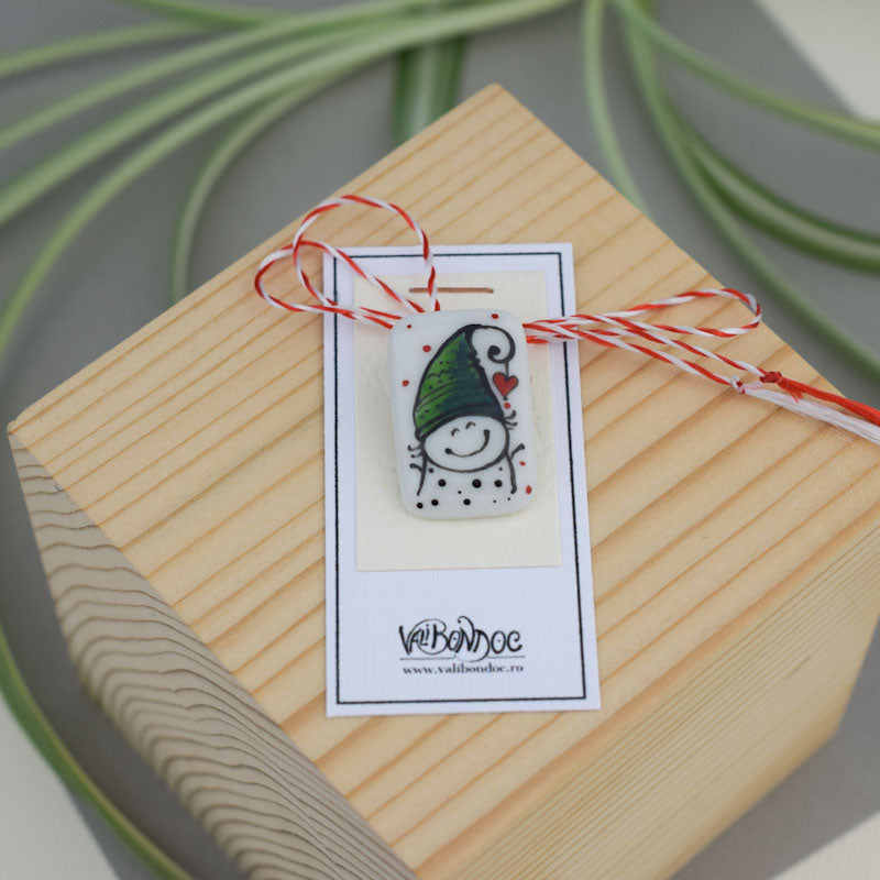 Little porcelain brooch modeled and painted by Vali Bondoc