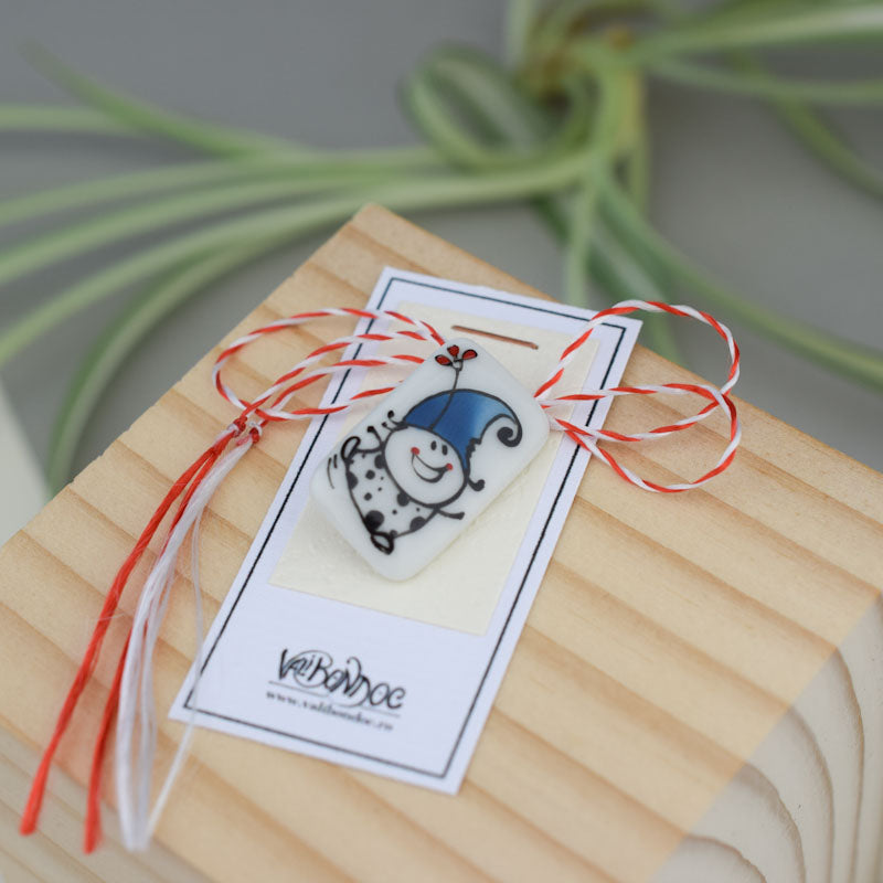 Little porcelain brooch modeled and painted by Vali Bondoc