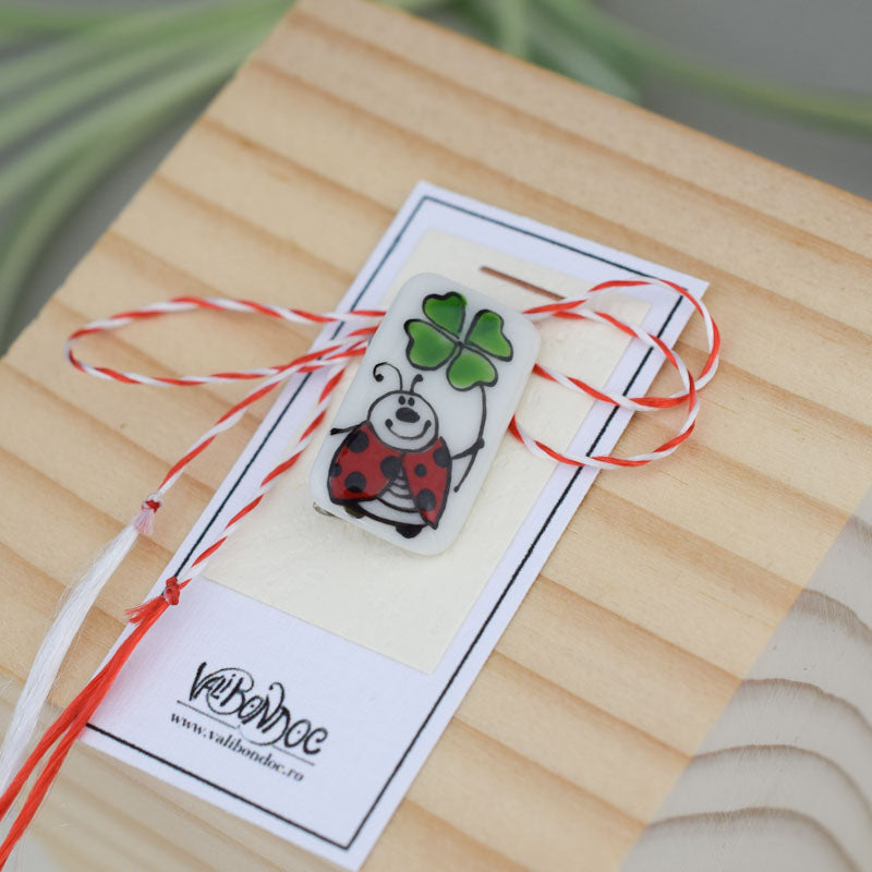 Little porcelain brooch modeled and painted by Vali Bondoc