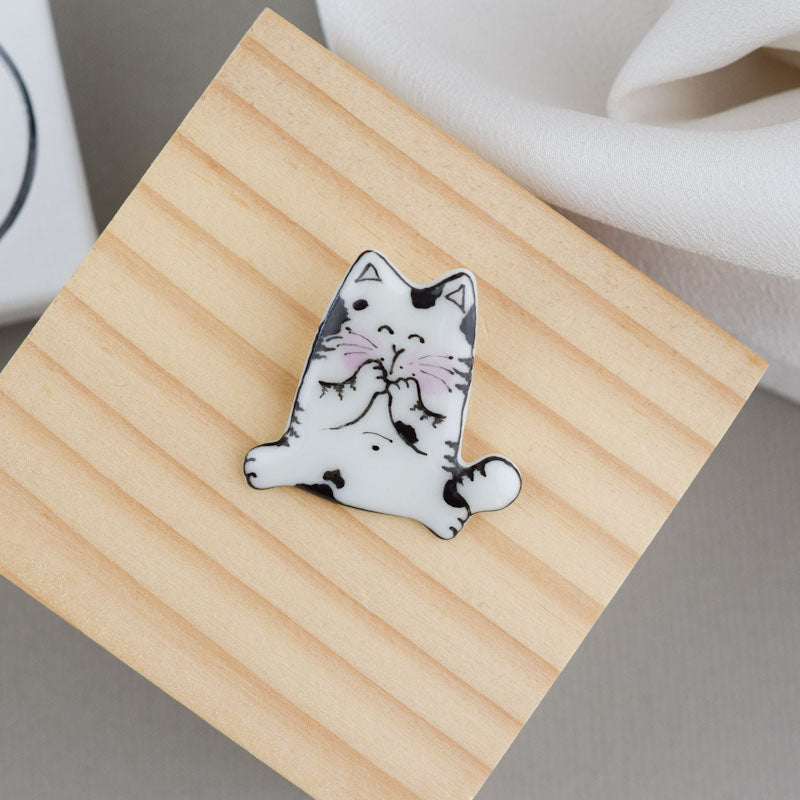 Topy cat. Porcelain brooch created and hand-painted by Vali Bondoc with high temperature ceramic dyes