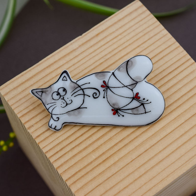 Cat. Porcelain brooch created and hand-painted by Vali Bondoc with high temperature ceramic dyes