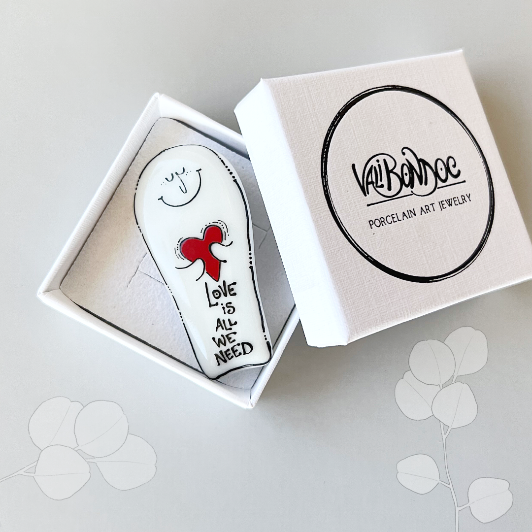 Brosa din portelan - Iubaret din fire