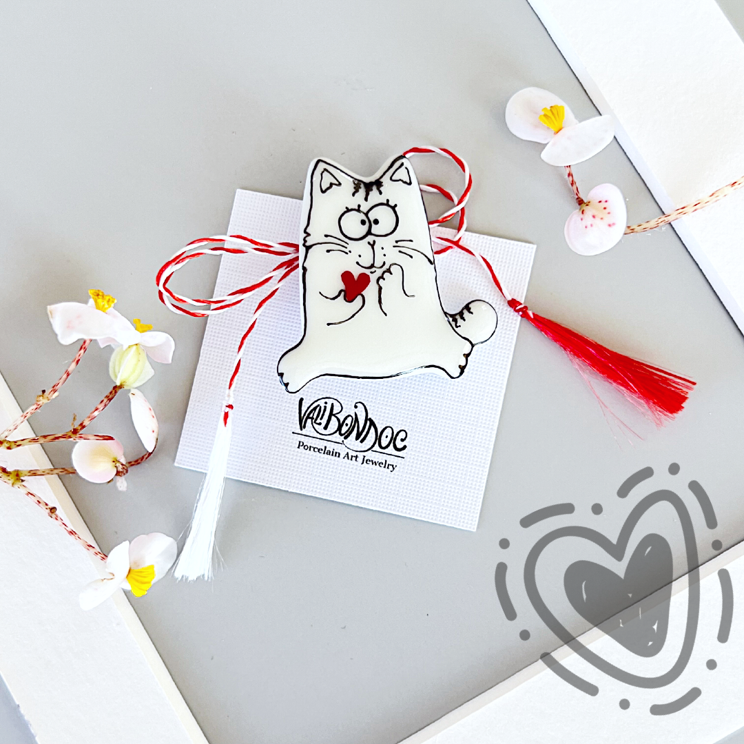 Pisica Topy cu inimioara