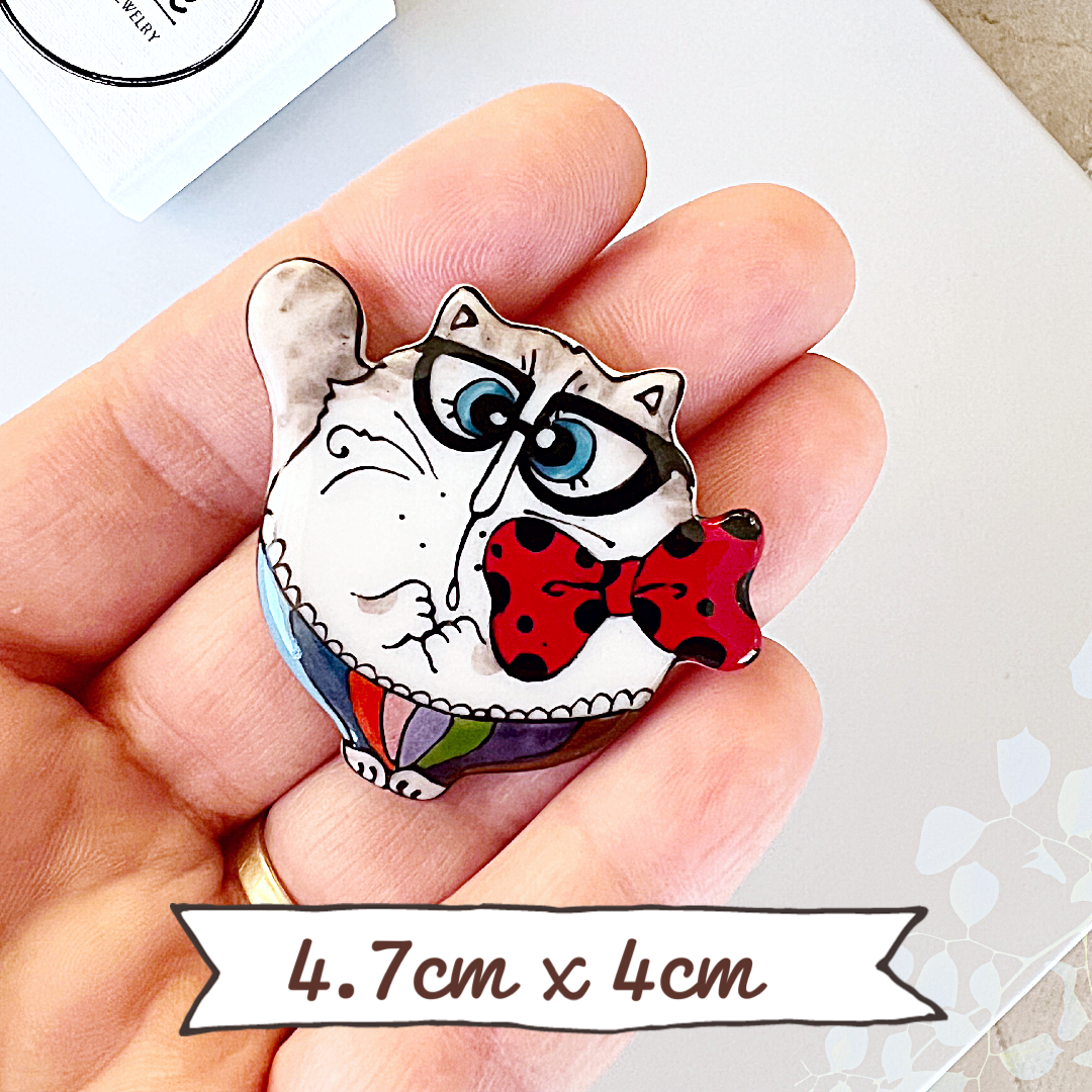 brosa din portelan realizata manual