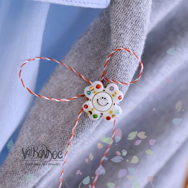 Happy flower. Little porcelain brooch modeled and painted by Vali Bondoc