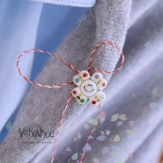 Happy flower. Little porcelain brooch modeled and painted by Vali Bondoc