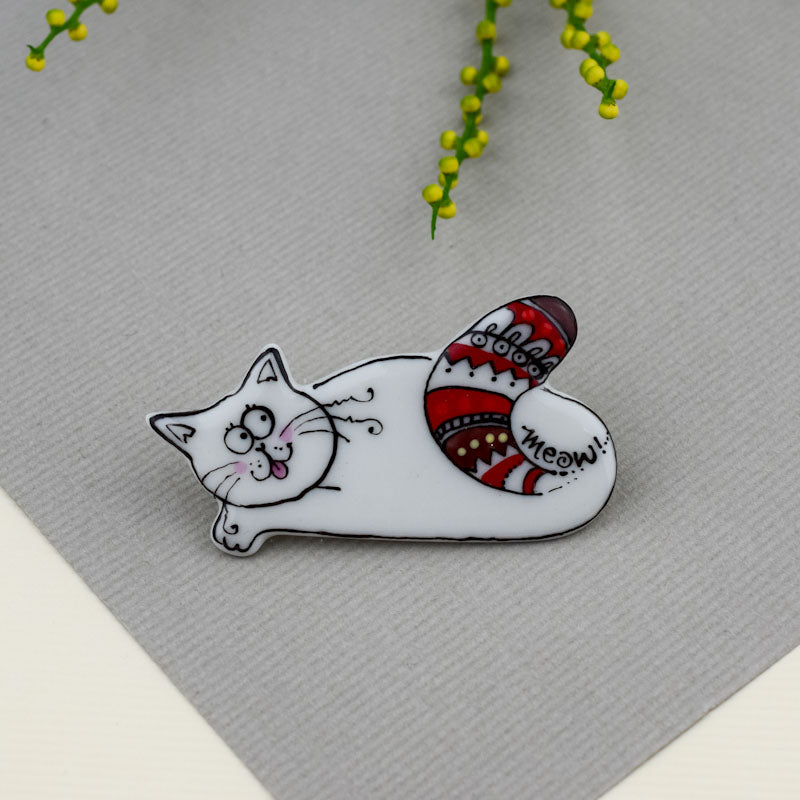 Cat. Porcelain brooch created and hand-painted by Vali Bondoc with high temperature ceramic dyes